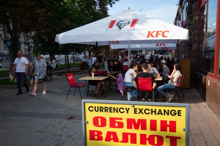 Дополнительным фактором роста потребительских цен является слабость гривны