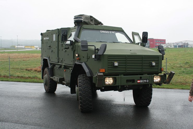 Krauss-Maffei Wegmann. бронетранспортер динго Dingo