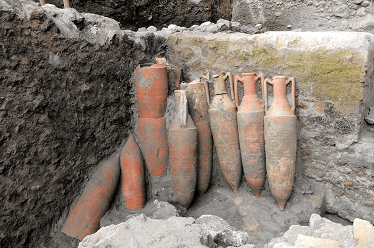 археологи, археология, раскопки, Италия, Август, Рим, император, Камапаня, здание, вилла, амфоры, печь, баня, руины, артефакт, история, пепел, вулкан, Везувий, извержение