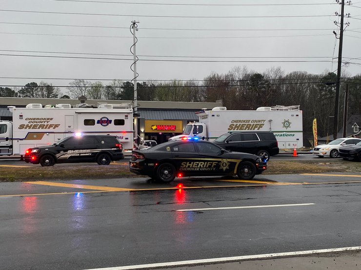 Спа-салон, где Роберт Аарон Лонг устроил стрельбу