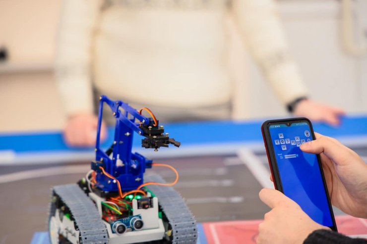 Приложение для управления роботом