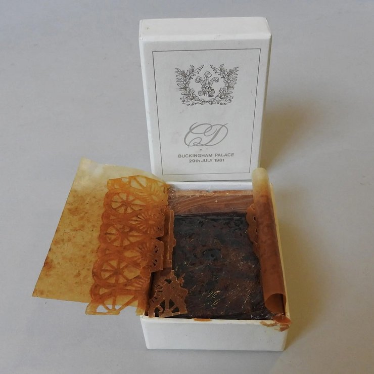 свадебный торт, свадьба дианы и чарльза, кусочек торта