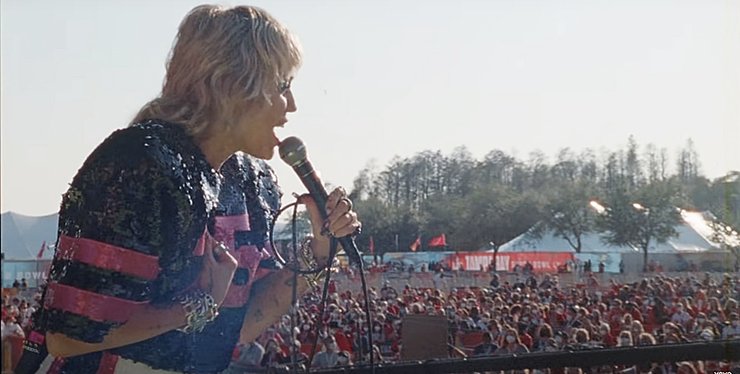 Miley Cyrus, Angels Like You, фрагмент виступу, концерт опен-ейр