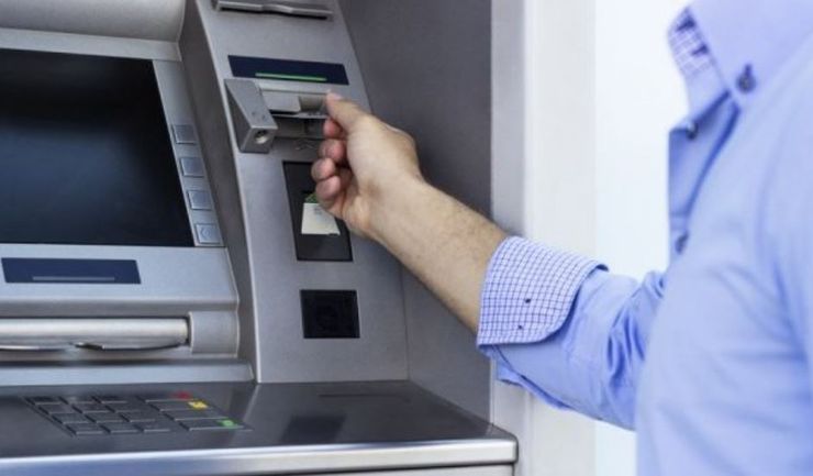 В банке объяснили, что означают заблокированные средства на карте