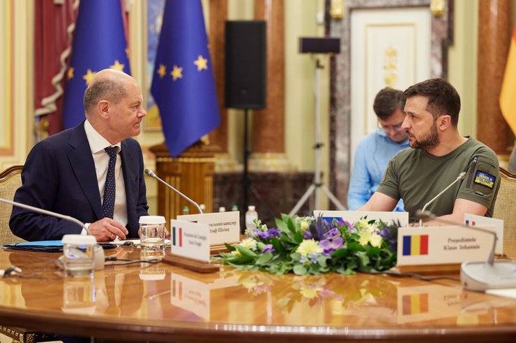 Эксперт сравнивает визит европейских лидеров в Киев с библейским сюжетом: "Мы тебе, Зеленский, кандидатство в ЕС, а ты нам — мир с Россией"