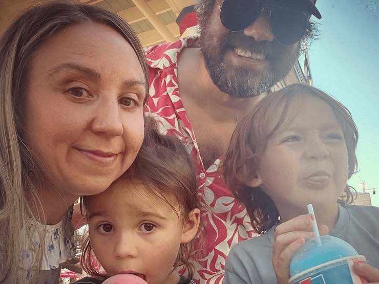 Мелисса Петро с семьей