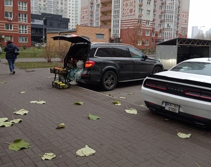 мерседес продає яблука мерседес яблука