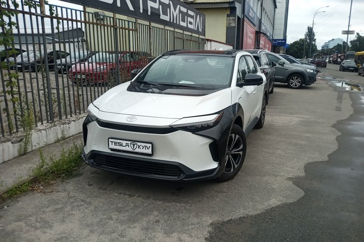 новая Toyota bZ4X, Toyota bZ4X, электромобиль Toyota, кроссовер Toyota