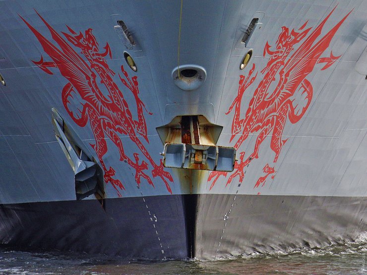 Британский эсминец Dragon