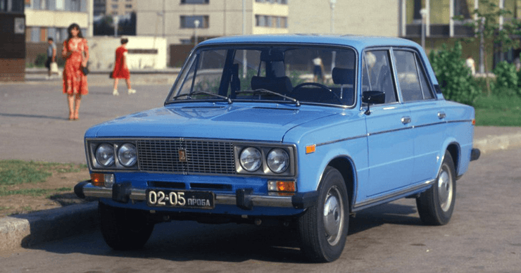 ВАЗ-2106 в голубом цвете — аналогичный тому, что в 1991 году приобрел Резо Энукидзе