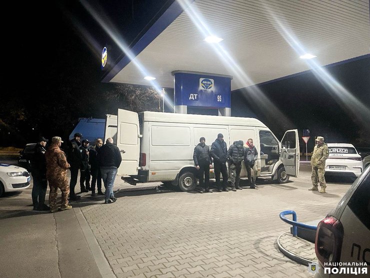 Крадіжка, Рівне, Рівненська область, крадії, злодії, поліція, Національна поліція, патрульна поліція, мопеди, скутери