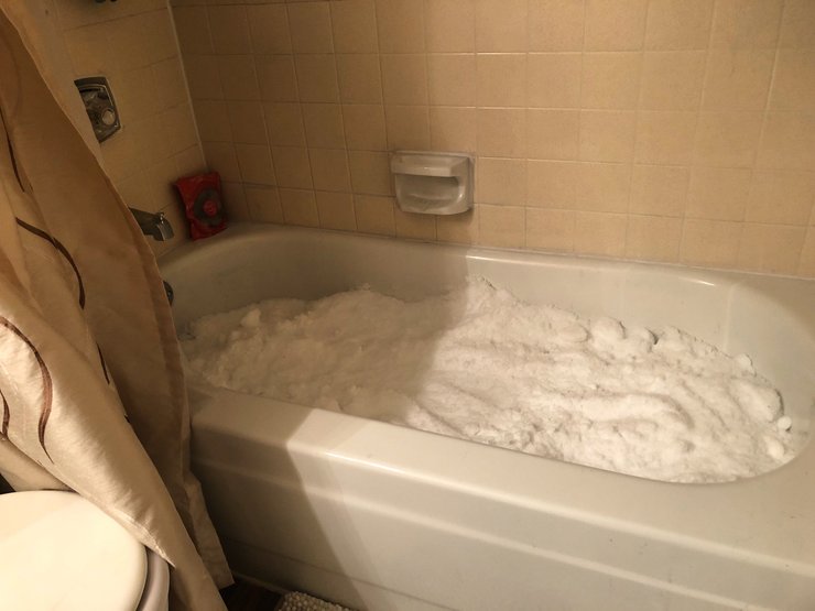 техас, сніг замість питної води, ванна — фото