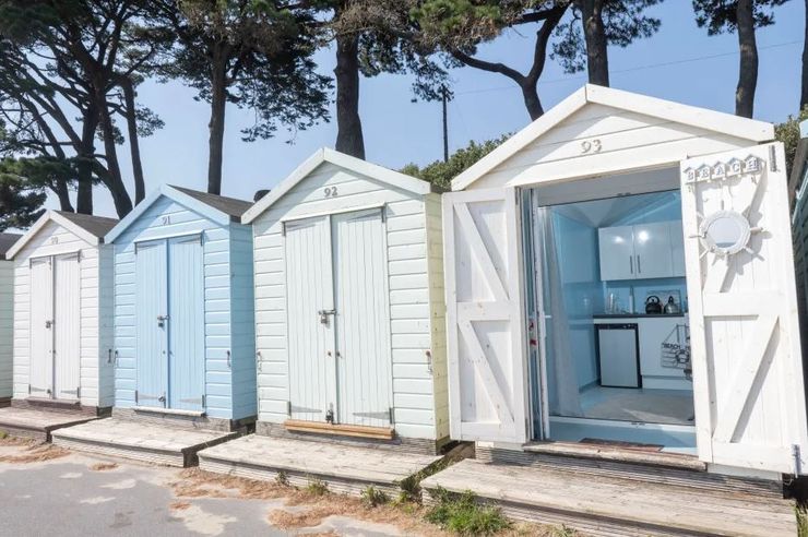 Покупка и продажа недвижимости, жилье, квартиры, пляжный домик продается за 130 тысяч евро, курьезы