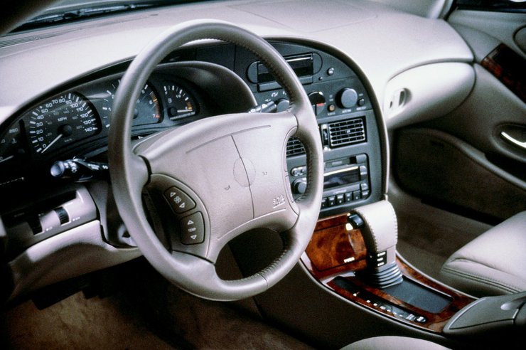 салон Oldsmobile Aurora, Oldsmobile Aurora 1995 г.
