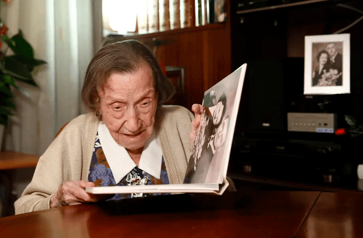 Самая старая женщина Испании, Анджелина Торрес Вальбона, 111-летняя женщина, секрет долголетия, как дожить до 100 лет, рецепт долголетия