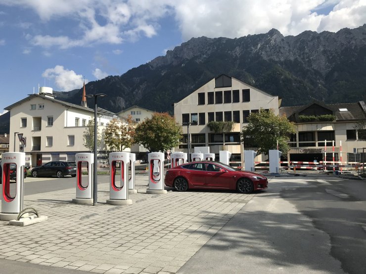 Tesla, Supercharger