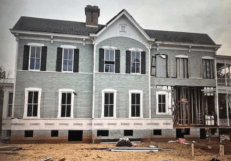 Перевоз особняка, перевозка дома, стены могут двигаться, перевозили грузовиком, дом выставили на аукцион, каретный домик, гараж и бассейн