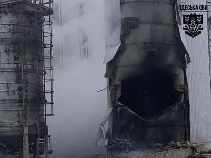 В результате атаки РФ повреждено гражданское судно в Одесской области