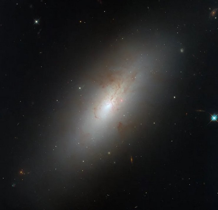 галактика NGC 4694