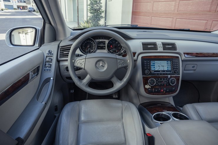 салон Mercedes-Benz R63 AMG, Mercedes R63 AMG, Mercedes-Benz R-Class, Mercedes R-Class, самый быстрый минивэн
