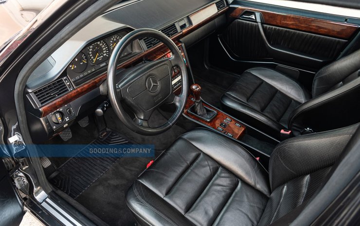 салон Mercedes W124, Mercedes W124 AMG, універсал Mercedes, Mercedes-Benz W124, Mercedes-Benz 300 TE