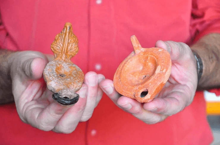 Древний город Айгай, масляные лампы, археологические открытия, древнегреческая история, использование оливкового масла, народ айолов, античность, древняя греция