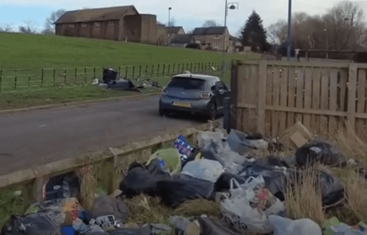 Жилой район, город в Англии, заброшенные здания, разрушенная войной страна, поместье, жилой комплекс, горы мусора, здания без крыш