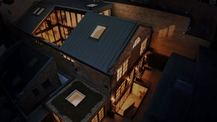 Супруги выиграли дом в лотерею, роскошная квартира, победа в лотерее, дорогая недвижимость, элитное жилье, приз, супруги, новое жилье