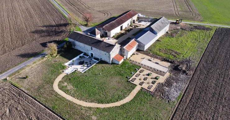 Супруги Шон Болдок и Лолли Керран купили французскую деревню, недвижимость, жилье, Великобритания, поместье под ремонт