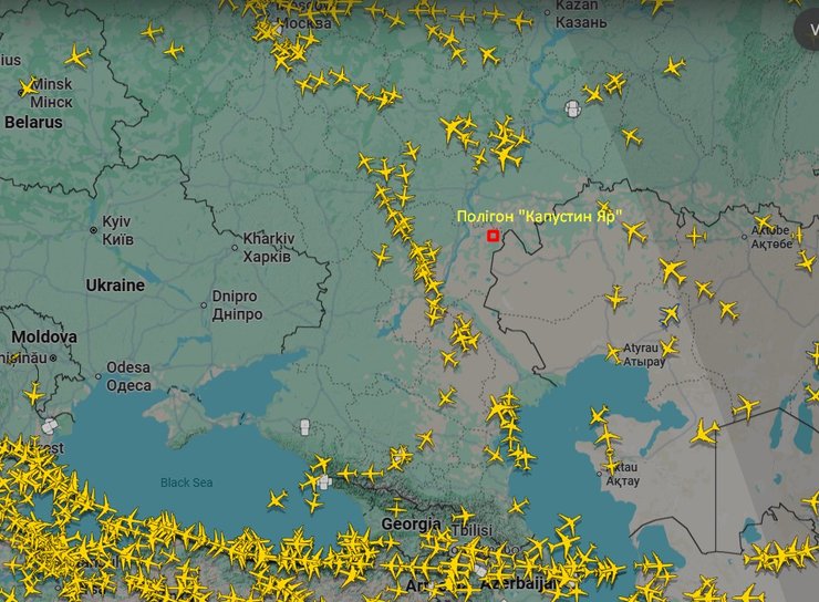 Скриншот карта з літаками, які облітають полігон "Капустин Яр", 12 лютого