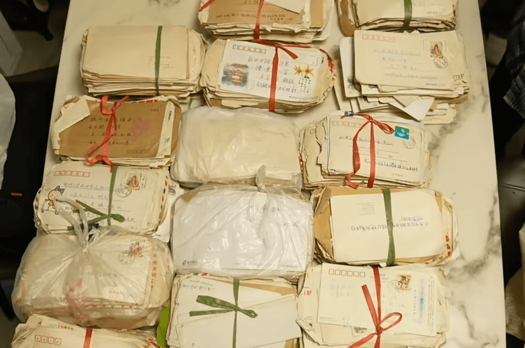 Мужчина стал отцом для более чем 700 детей, приемный отец, помогает бездомным, бездомные дети, пенсионер, спасает детей