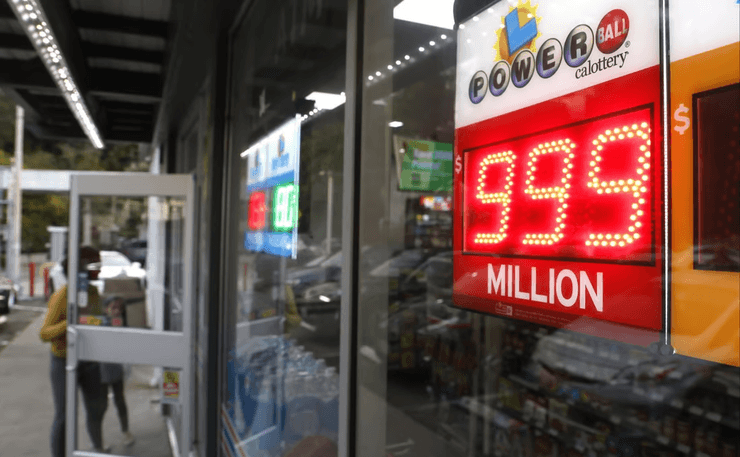 Деньги, доллары, лотерея, стала миллионершей, курьезы, джекпот, большой джекпот, лотерейный билет, победа в лотерее, приз