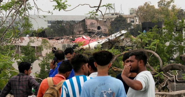 почему в Индии упал самолет