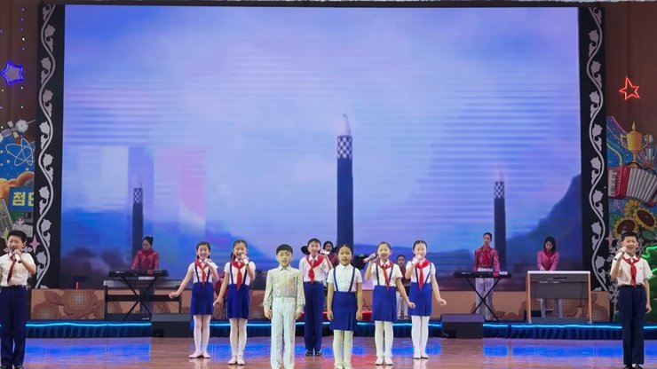 Северокорейские дети, кндр, иностранные туристы