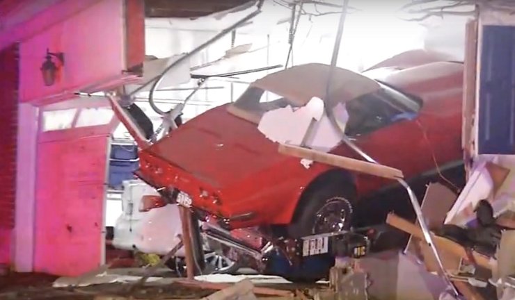 разбитый шевроле корвет, Chevrolet Corvette, Chevrolet Nova, Chevrolet Corvette 1973