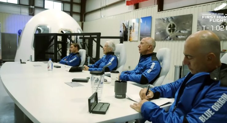 Джефф Безос и члены экипажа первого пилотируемого полета Blue Origin