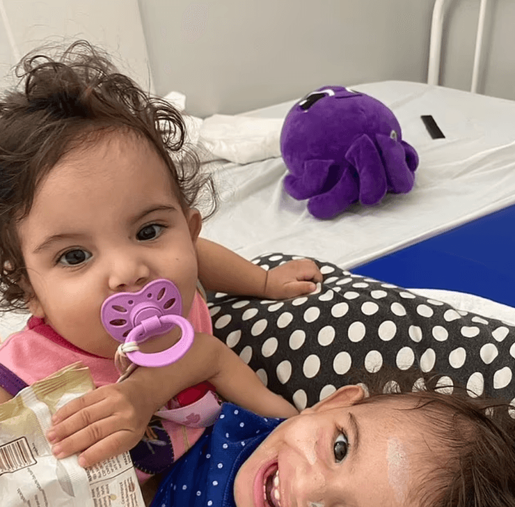 Сиамские близнецы, разделение, сложная хирургическая операция, уникальная медицинская процедура, соединенные близнецы