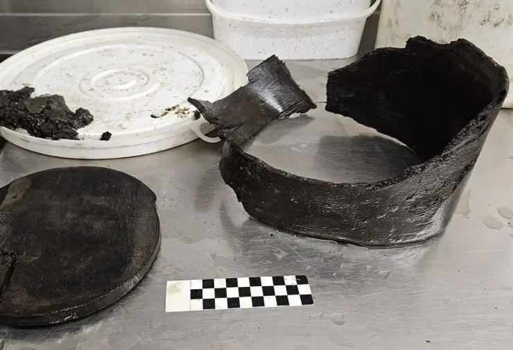 археологи, археологія, розкопки, історія, вигрібна яма, капсула часу, Нідерланди, взуття, дерево, артефакти, знахідка