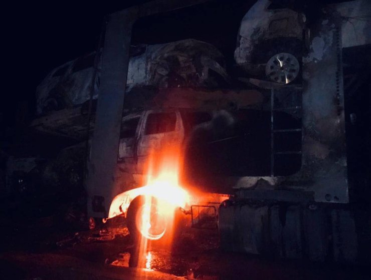 сгоревшие кроссоверы Рено дастер, сгорело авто, сгорели авто, Renault Duster, кроссоверы Renault, пожар в авто