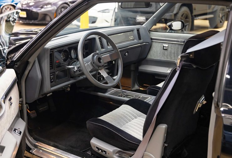 Салон Buick GNX 1987 года