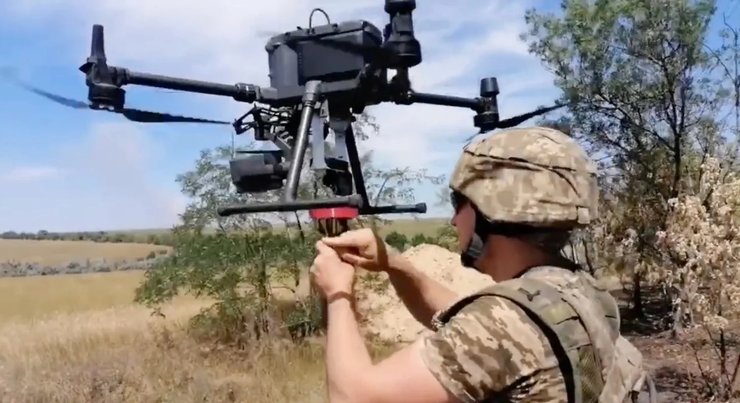 дрон DJI Mavic, DJI Mavic, дрон, военный, солдат, всу