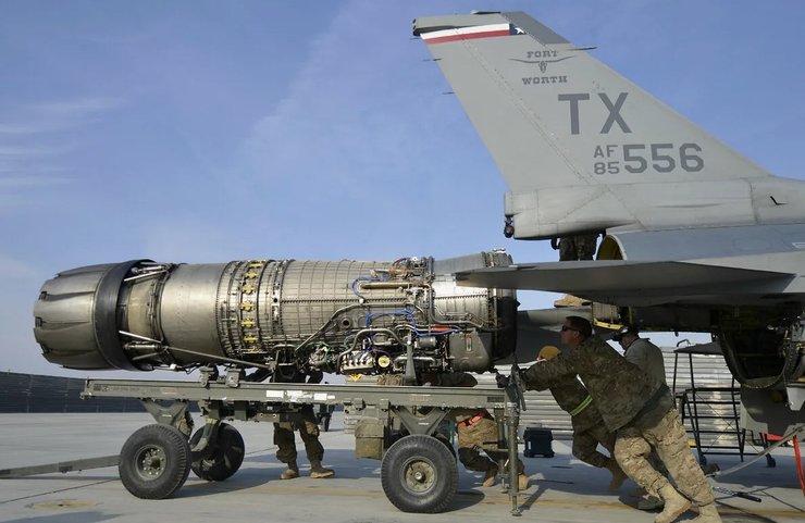 F-16 обслуживание