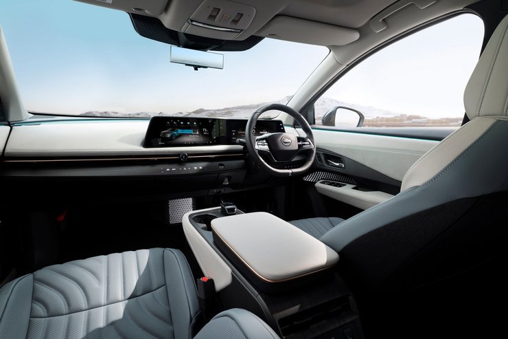 салон Ниссан Ария 2026