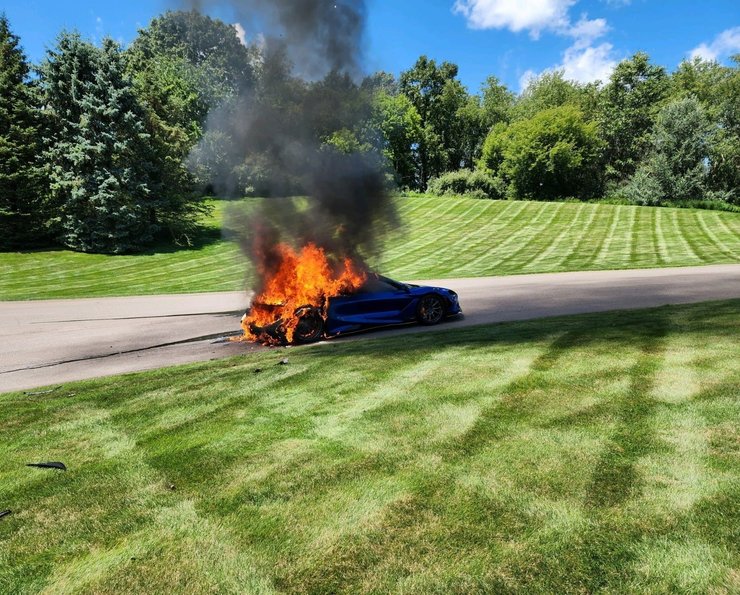 McLaren 765 LT, суперкар McLaren, сгорел суперкар