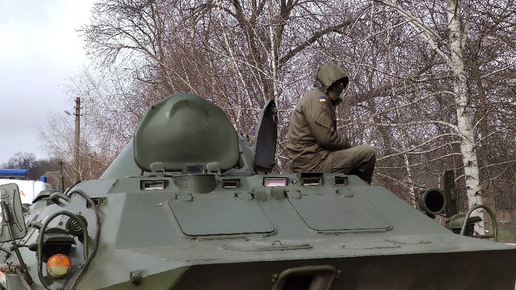 коронавирус, Новые Санжары, бунт, митинг, бтр, фото