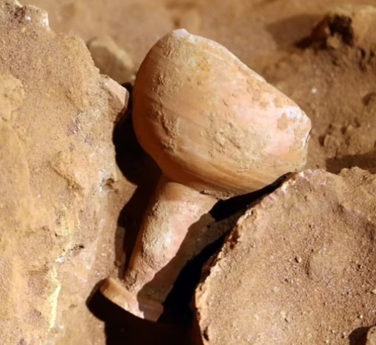 Ель-Хазне, святий грааль, чаша