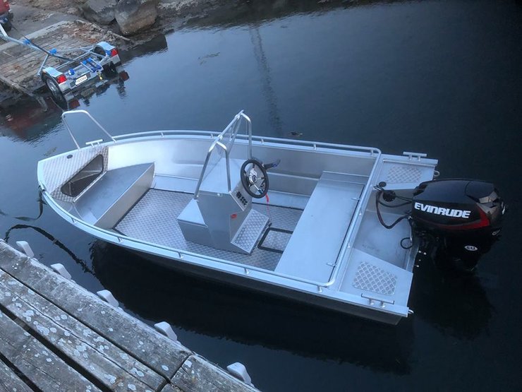 UMS 425СС, катер