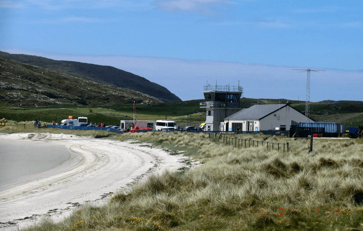 Аеропорт Барра, Велика Британія, пілоти, посадкова смуга, небезпечний політ, аеропорт у морі, злітна смуга під водою