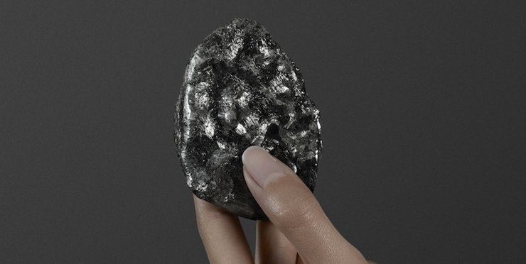 Необроблений чорний алмаз Sergio вагою понад 3 000 каратів