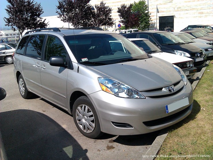Тимисный минивэн Toyota Sienna назван одним из лучших семейных авто